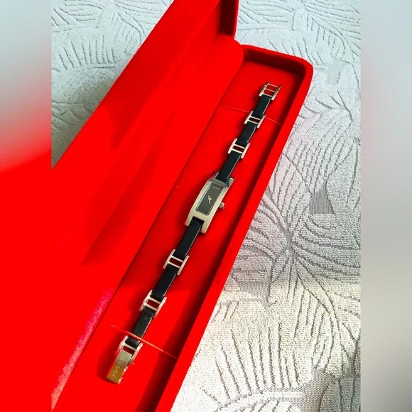 CUTE 💖ATTRACTIVE ❤️SEXY 🔥GUCCI watch 🔥